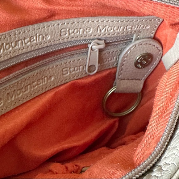 Women’s Purse Stone Mountain Beige Pebble Leather Shoulder/Crossbody - Picture 7 of 9